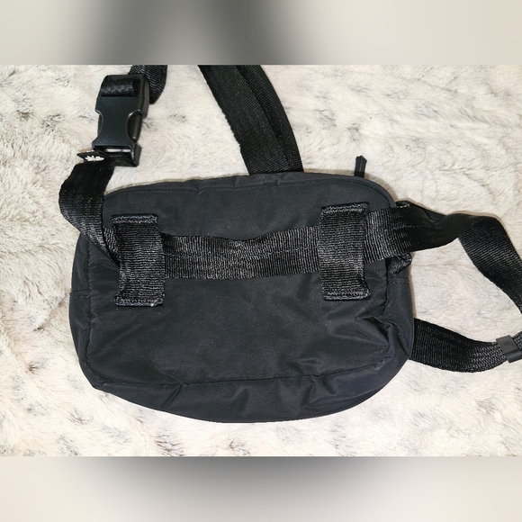 Athleta Black Belt Bag Minimalist Design Durable Nylon Washable Fabric - Picture 2 of 7